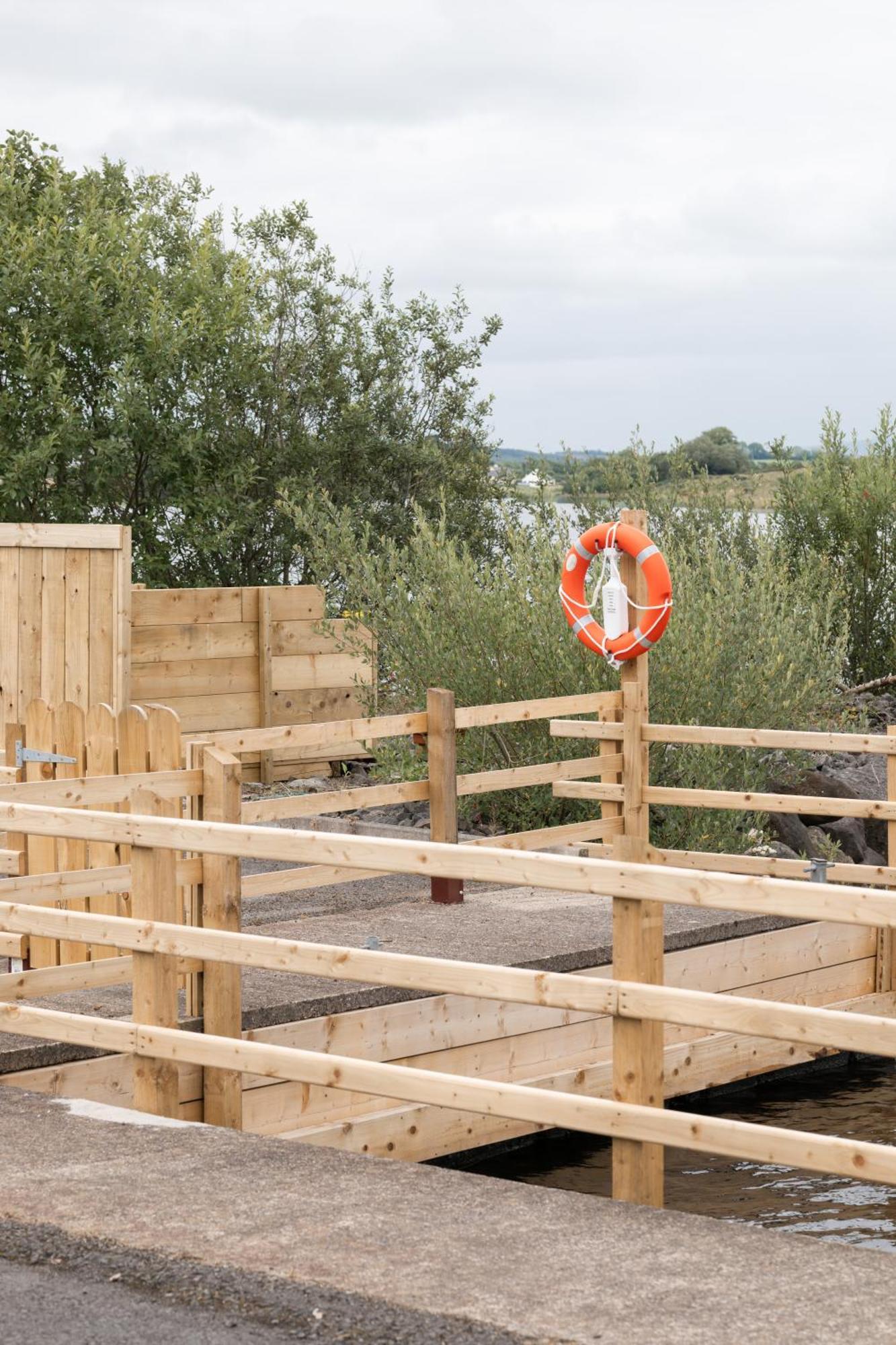 Lakescape - Waterfront Self- Catering Cabins Enniskillen Exterior photo